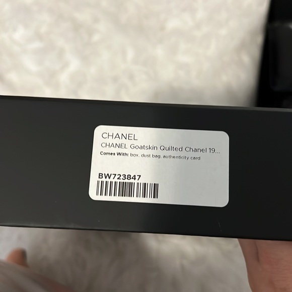 CHANEL 19 Black WOC - Picture 2 of 8